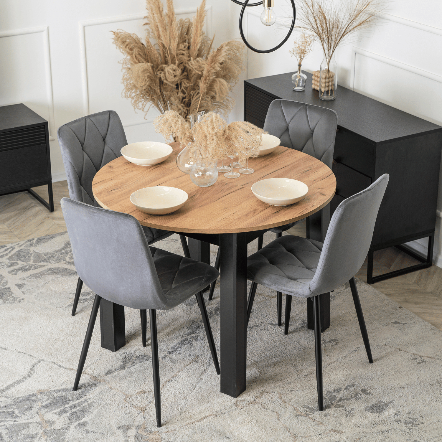 Zestaw Stół Okrągły Rozkładany HARRY 102-142 cm Dąb Craft/Czarny i 4 Krzesła Tapicerowane ROBIN Szare Nowoczesne W.HARRY/DC/CZ/S/ROBIN/P/V/Z4/K
