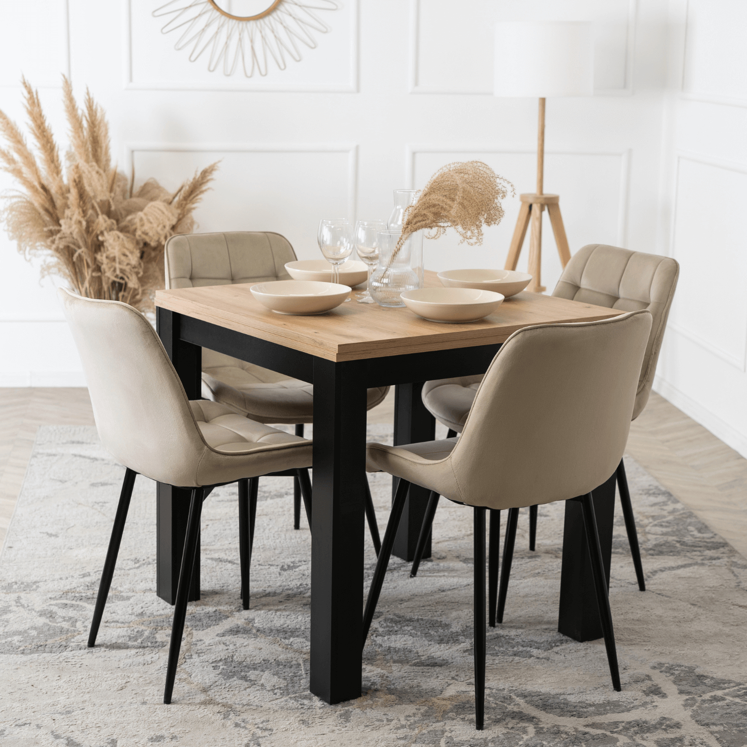 Zestaw Stół Kwadratowy Rozkładany MAX 80-160 cm Dąb Craft/Czarny i 4 Krzesła Tapicerowane CHRIS Beżowe Nowoczesne W.MAX/DC/CZ/S/CHRIS/BZ/CZ/V/Z4/K