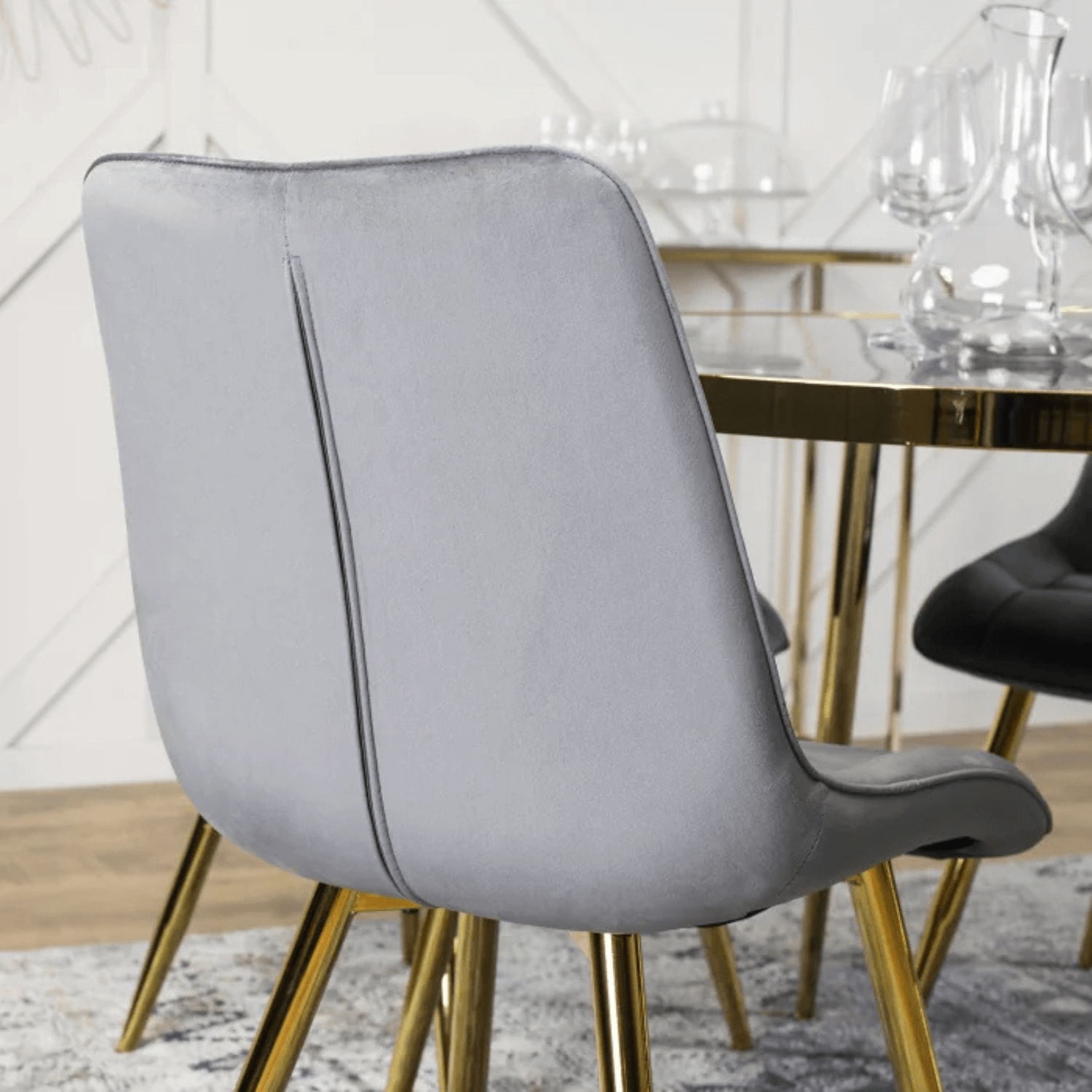 Krzesło Tapicerowane do Salonu CARO Szare Welurowe ze Złotymi Nogami Nowoczesne Glamour ME.CARO/P/ZL/V/K