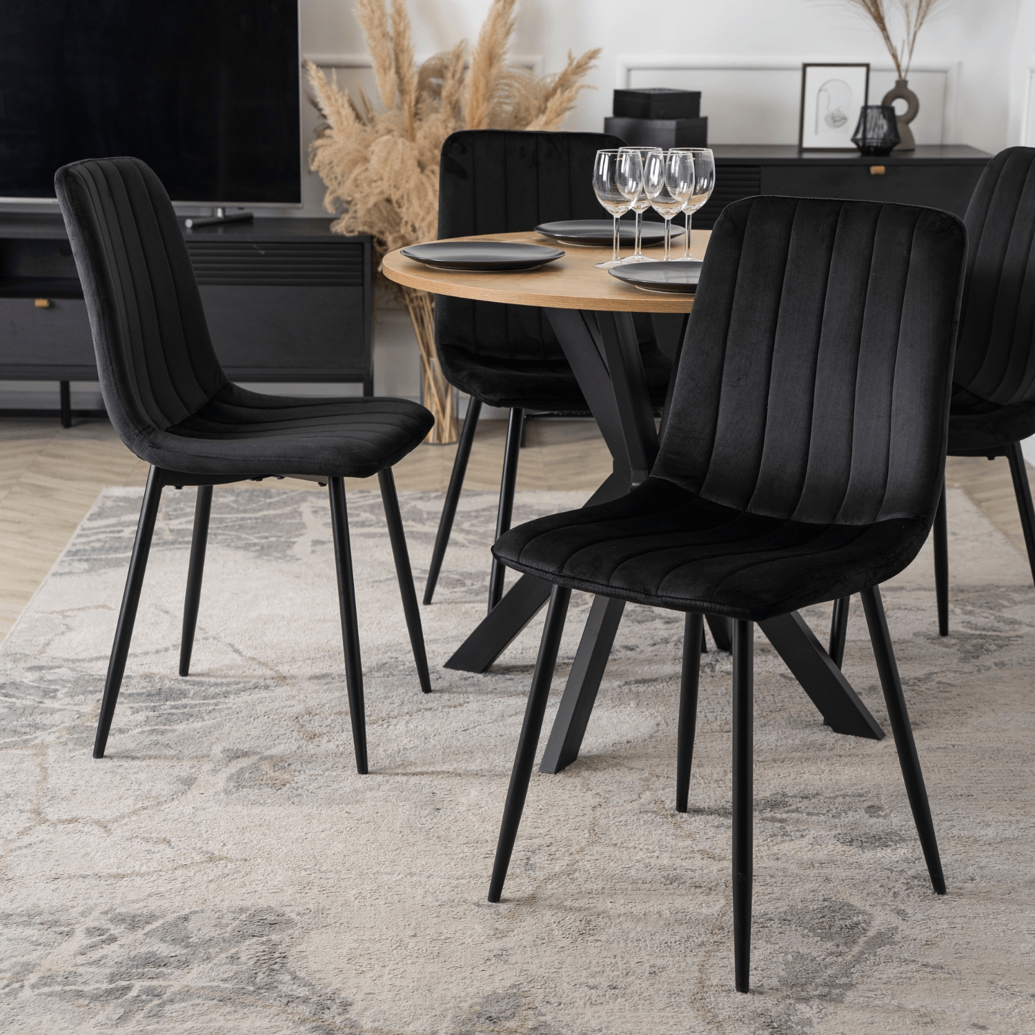 Zestaw 4x Krzesło Tapicerowane IBIS do Jadalni Czarne Welurowe Nowoczesne Loft IBIS/CZ/V/Z4/K