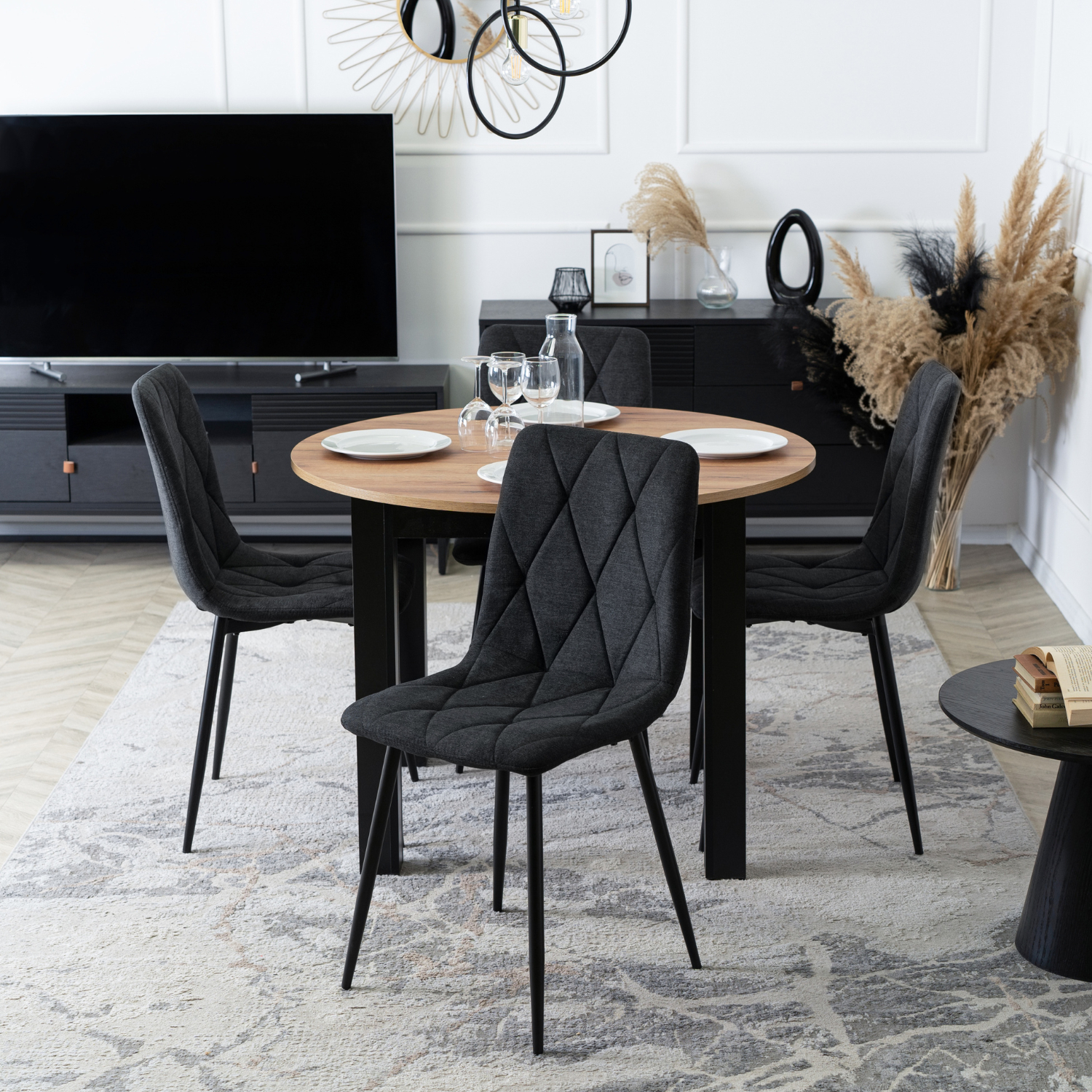 Zestaw Stół Okrągły Rozkładany HARRY 102-142 cm Dąb Craft/Czarny i 4 Krzesła Tapicerowane ROBIN 2 Czarne Nowoczesne W.HARRY/DC/CZ/S/ROBIN2/CZ/T/Z4/K